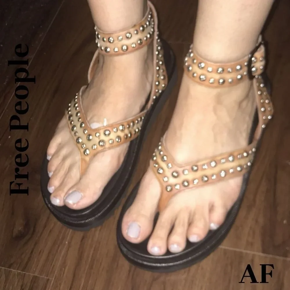 Free People Lizzie Taupe Tan Studded Sandals Size 8 NWT New in box